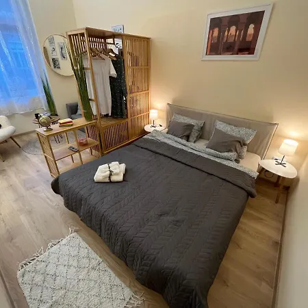 شقة R74 - Your In